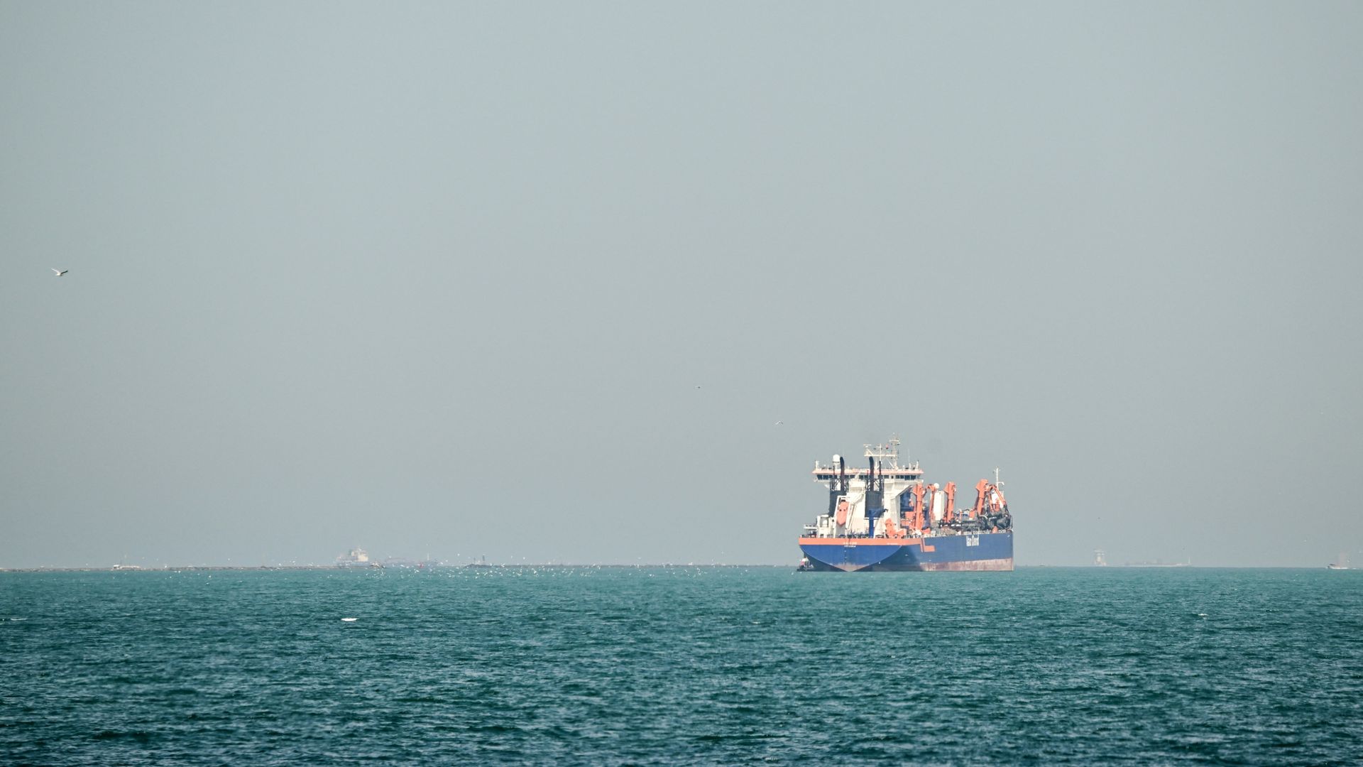Tientallen Nederlandse schepen in het nauw in de Perzische golf