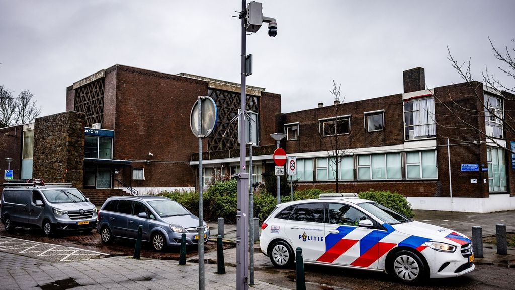 Foto: Boosheid en angst na brandstichting Rotterdamse synagoge