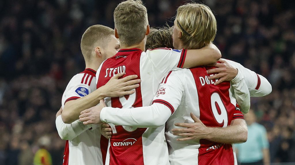 Ajax boekt onder García grootste zege van seizoen • NEC wint voor het eerst bij PSV