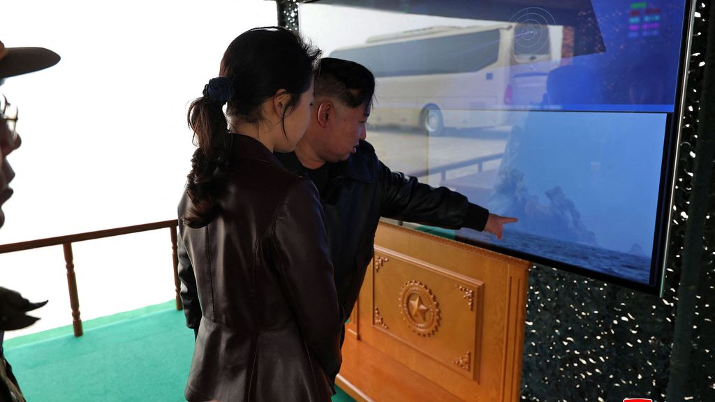 Noord-Korea vuurt opnieuw raketten af, ook dochter Kim Jong-un bij test Noord-Korea vuurt opnieuw raketten af, ook dochter Kim Jong-un bij test