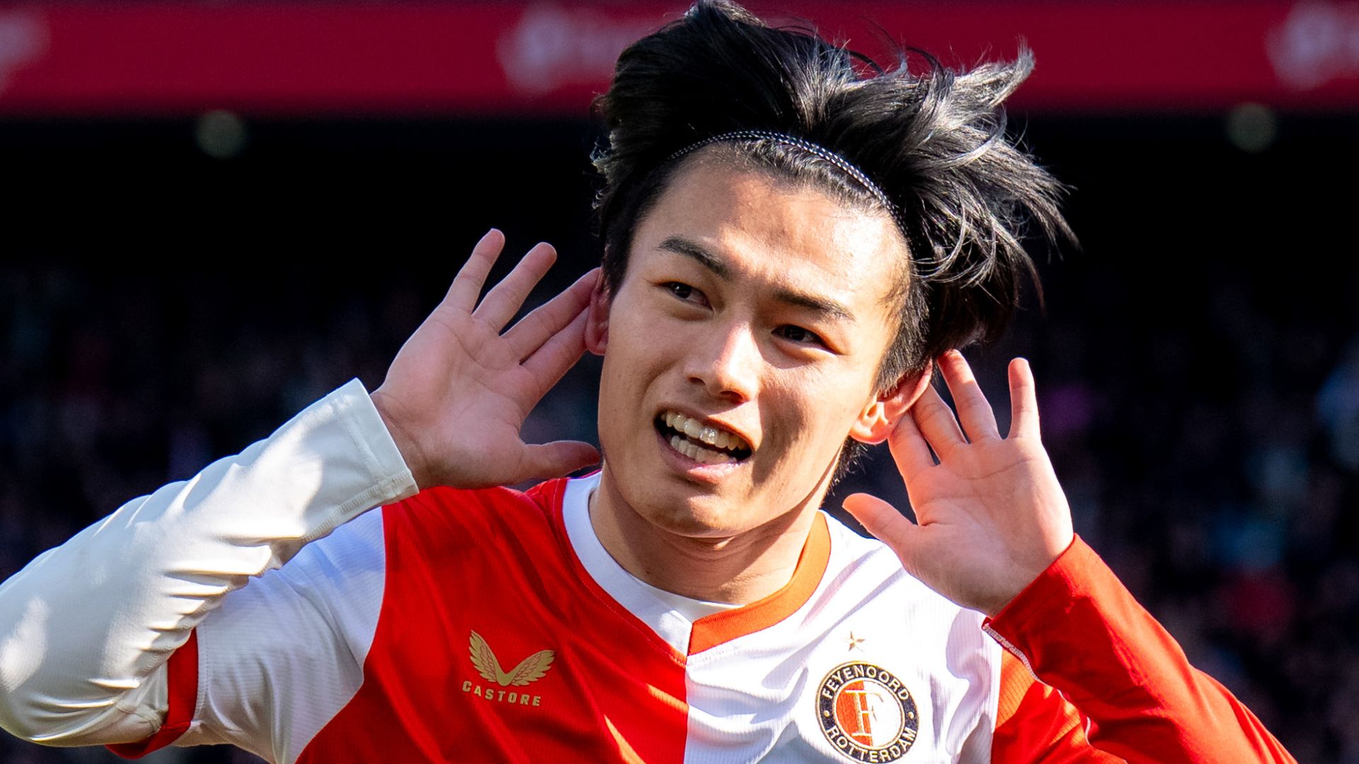 Ueda helpt Feyenoord in opvallend stille Kuip aan nipte zege op Excelsior