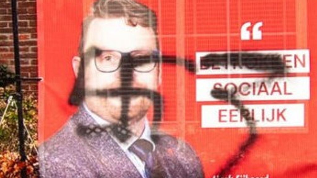 Foto: Hakenkruis en antihomotekst bij woningen politici Baarn, partijen vol afschuw