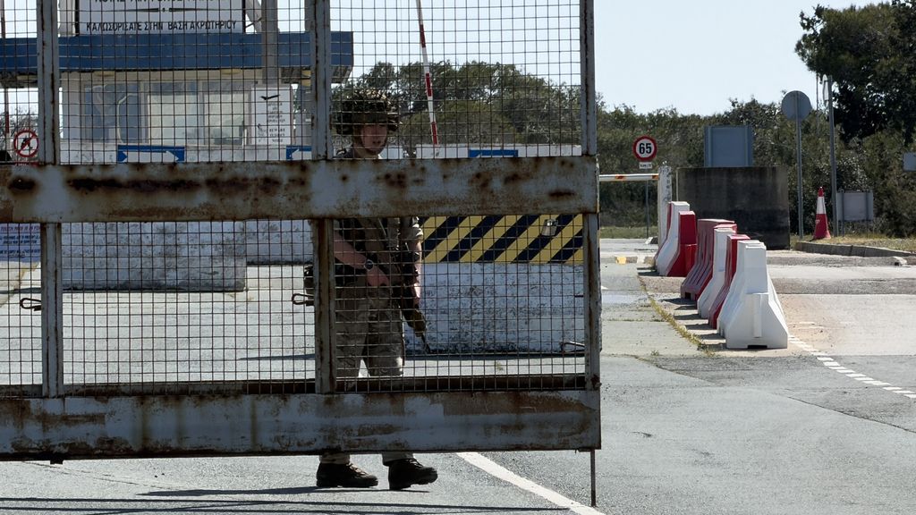 Foto: Rust terug op militaire basis Cyprus na drone-inslag, 'maar iedereen is bang'