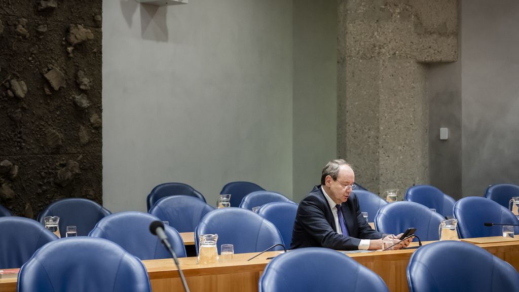 Foto: Minister Vijlbrief: geen haast met hogere AOW-leeftijd en 'bevalboete'