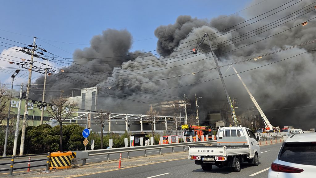 Foto: Tientallen gewonden na brand in autofabriek Zuid-Korea