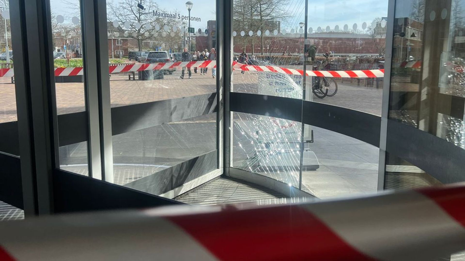 Klopjacht naar gewapende gedetineerde die ontsnapte bij ziekenhuisbezoek Utrecht