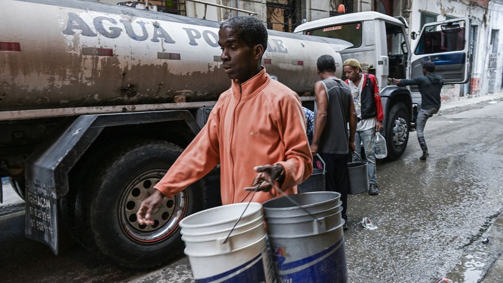 Cuba verbiedt Amerikaanse ambassade ‘schaamteloze’ import van brandstof Cuba verbiedt Amerikaanse ambassade ‘schaamteloze’ import van brandstof