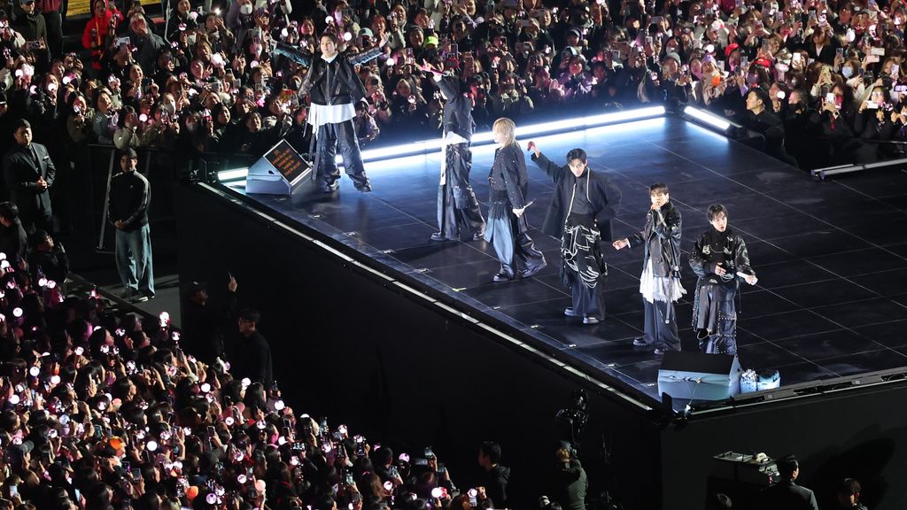 Foto: Tienduizenden fans bij rentree K-popsensatie BTS in Seoul: 'We zijn er weer'