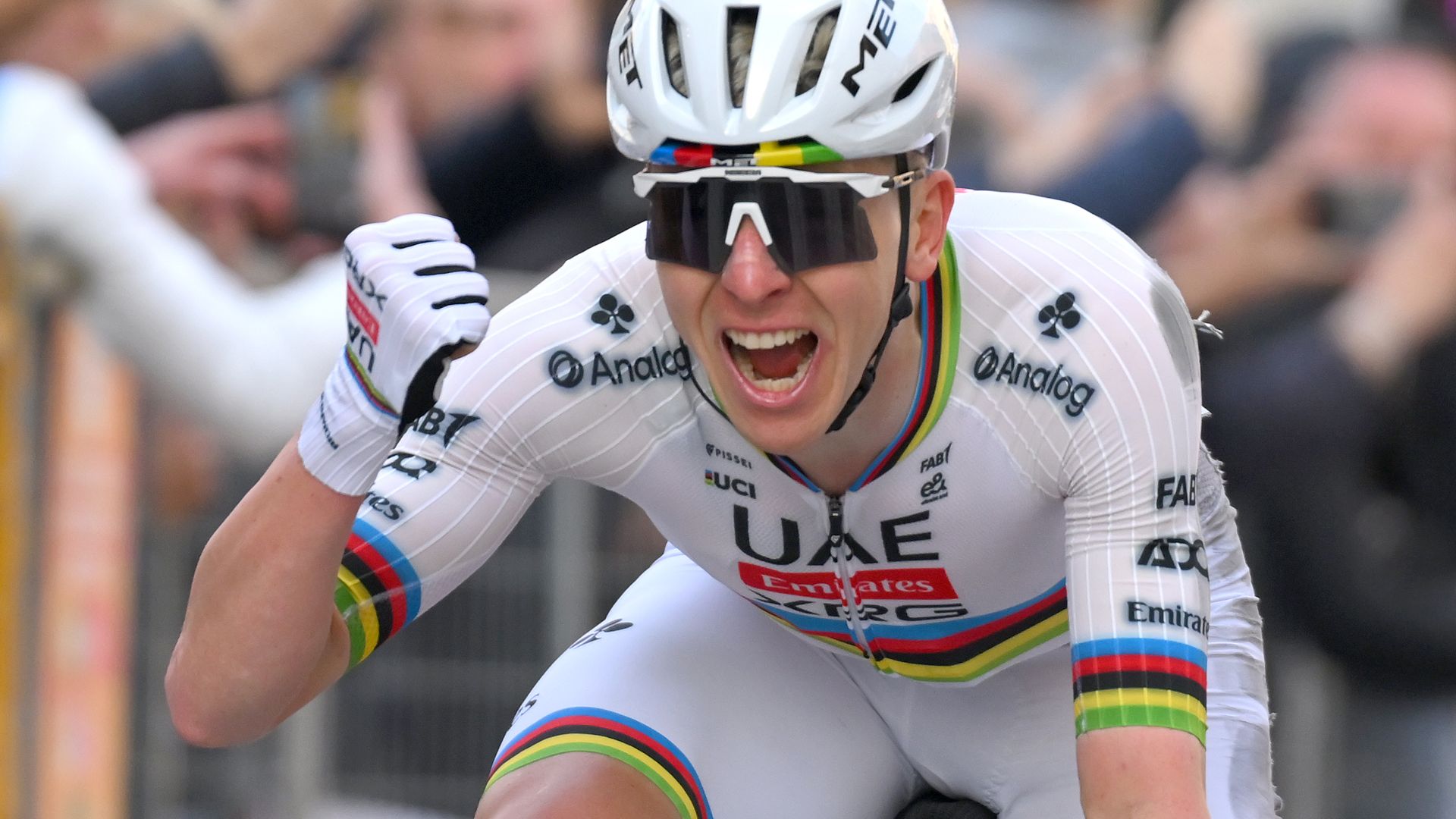 Pogacar wint wielermonument Milaan-Sanremo na zenuwslopende finale