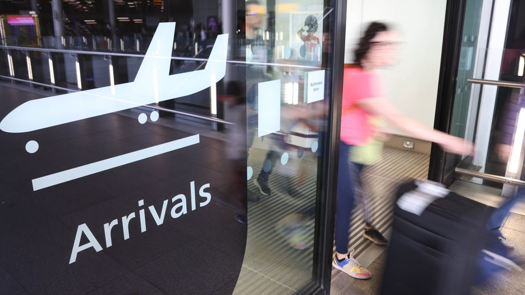 Britten met dubbele nationaliteit in buitenland gestrand door 'paspoorthel'