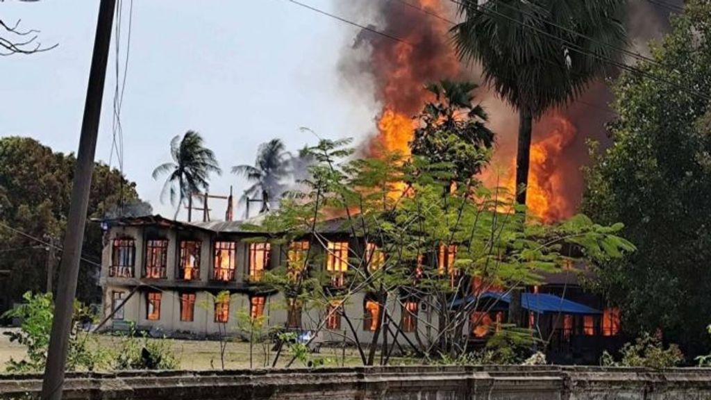 Foto: 'Zeker 17 doden na luchtaanval regeringsleger op klooster in Myanmar'