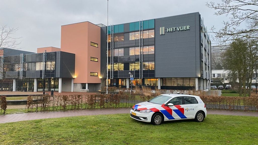 Middelbare school Deventer ontvangt opnieuw dreigberichten, lessen gaan door Middelbare school Deventer ontvangt opnieuw dreigberichten, lessen gaan door