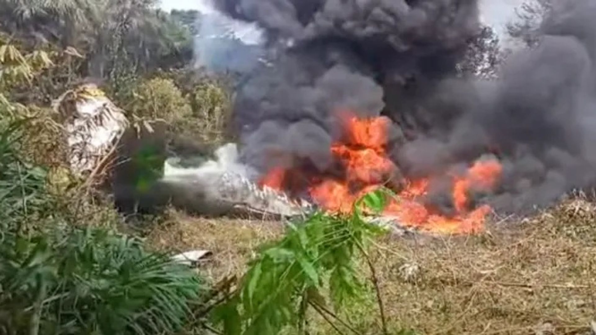 Militair vliegtuig met 125 inzittenden neergestort in Colombia, zeker 48 overlevenden