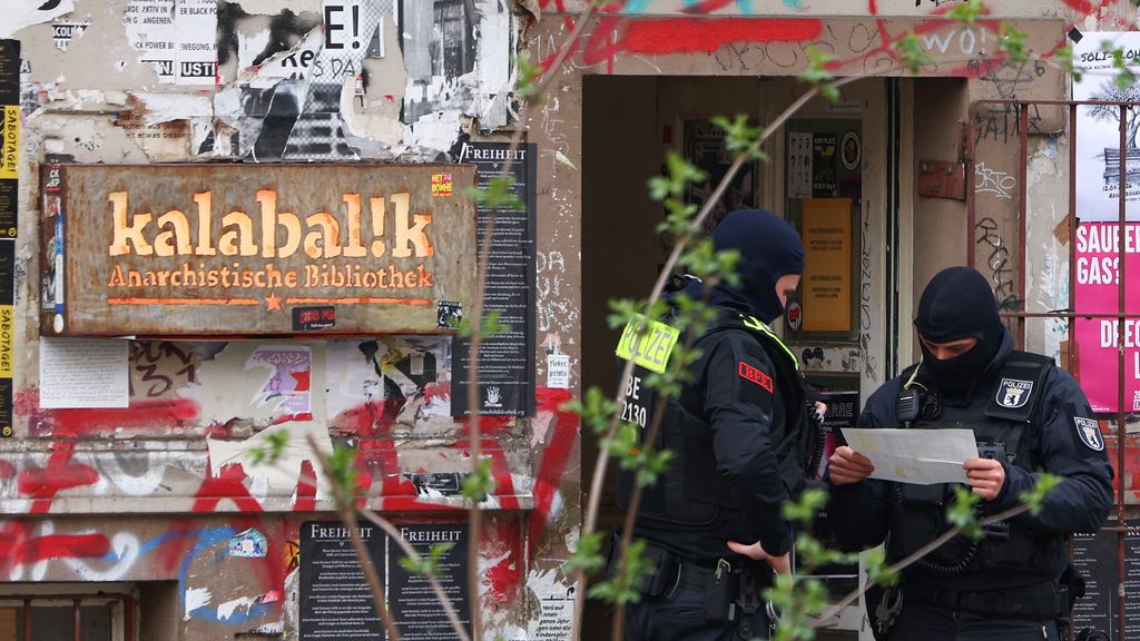 Foto: Duitse politie doet huiszoekingen in onderzoek naar stroomstoring Berlijn