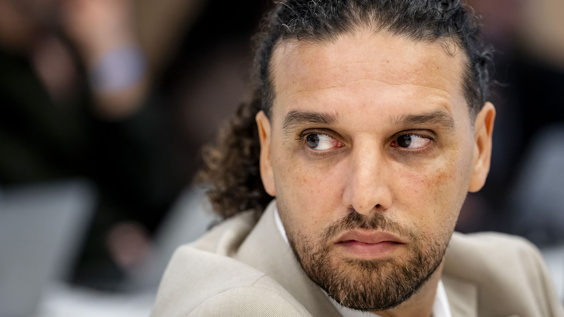 Op eerste dag van hoger beroep Ali B staan de verklaringen haaks op elkaar