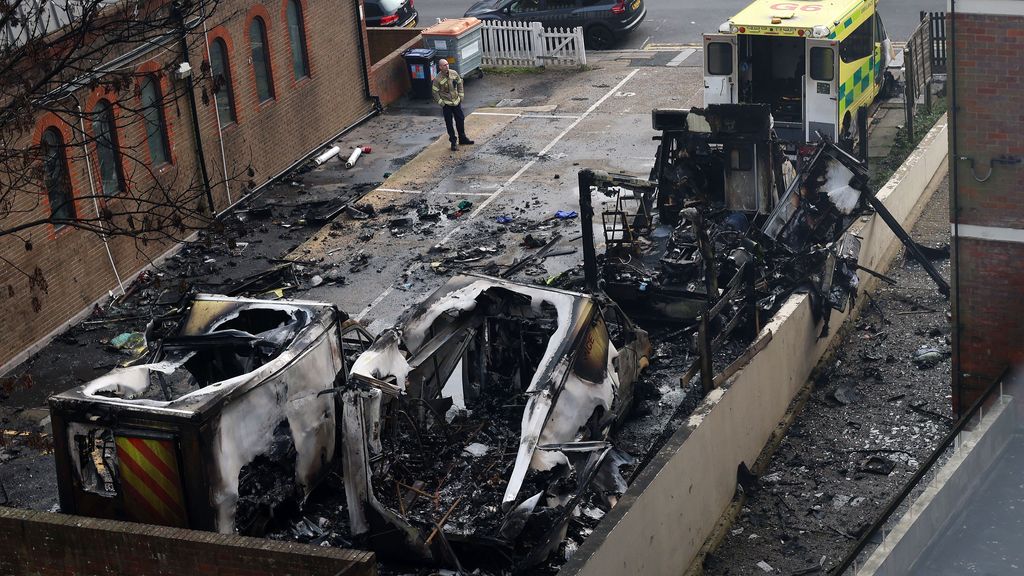 Foto: Verdachten aangehouden voor brandaanslag ambulances Joodse organisatie Londen