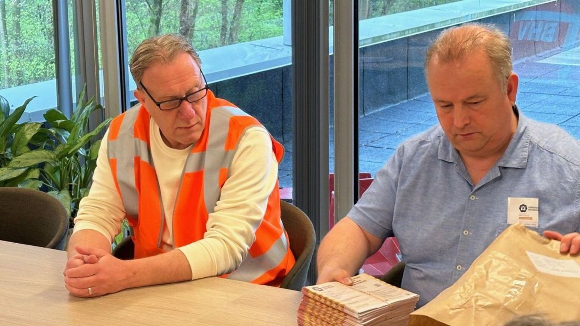 Verkiezingsnasleep: nu al overstappende raadsleden, hertellingen en een loting