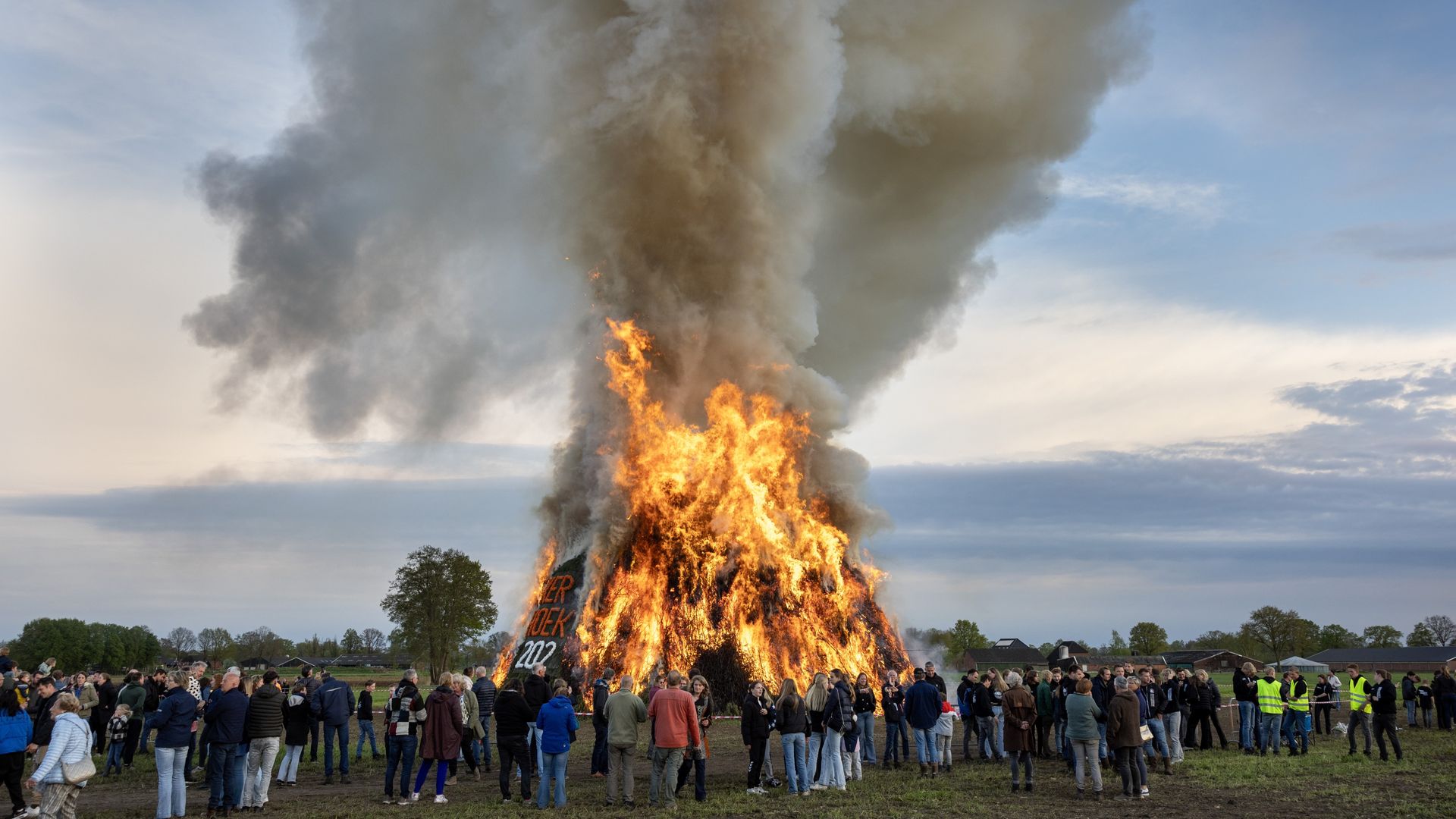Paasvuren onder druk door regels: 'Hoe doseer je aantal kubieke meters snoeihout?'