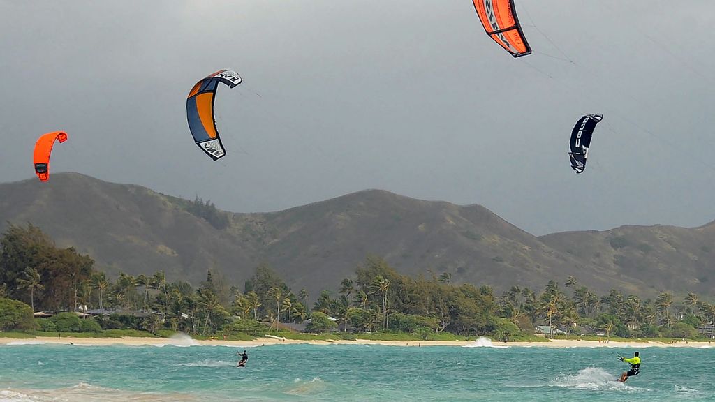 Helikopter stort neer in Hawaï, drie doden en twee gewonden