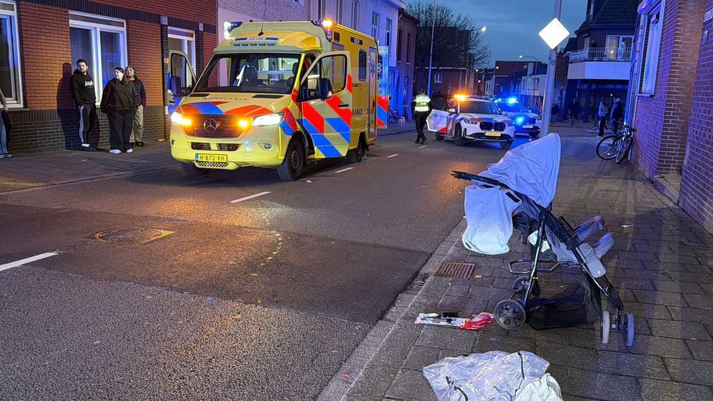Kind overleden na aanrijding tussen auto en kinderwagen in Maastricht Kind overleden na aanrijding tussen auto en kinderwagen in Maastricht