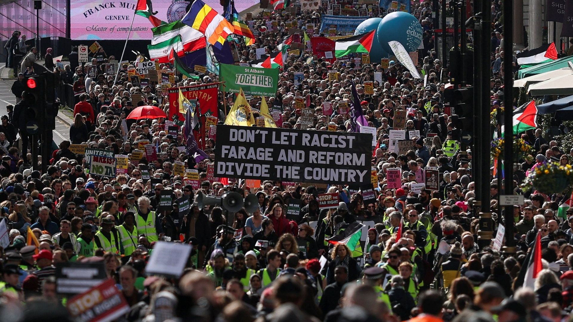 Mensenmassa op de been in Londen tegen extreemrechts en racisme