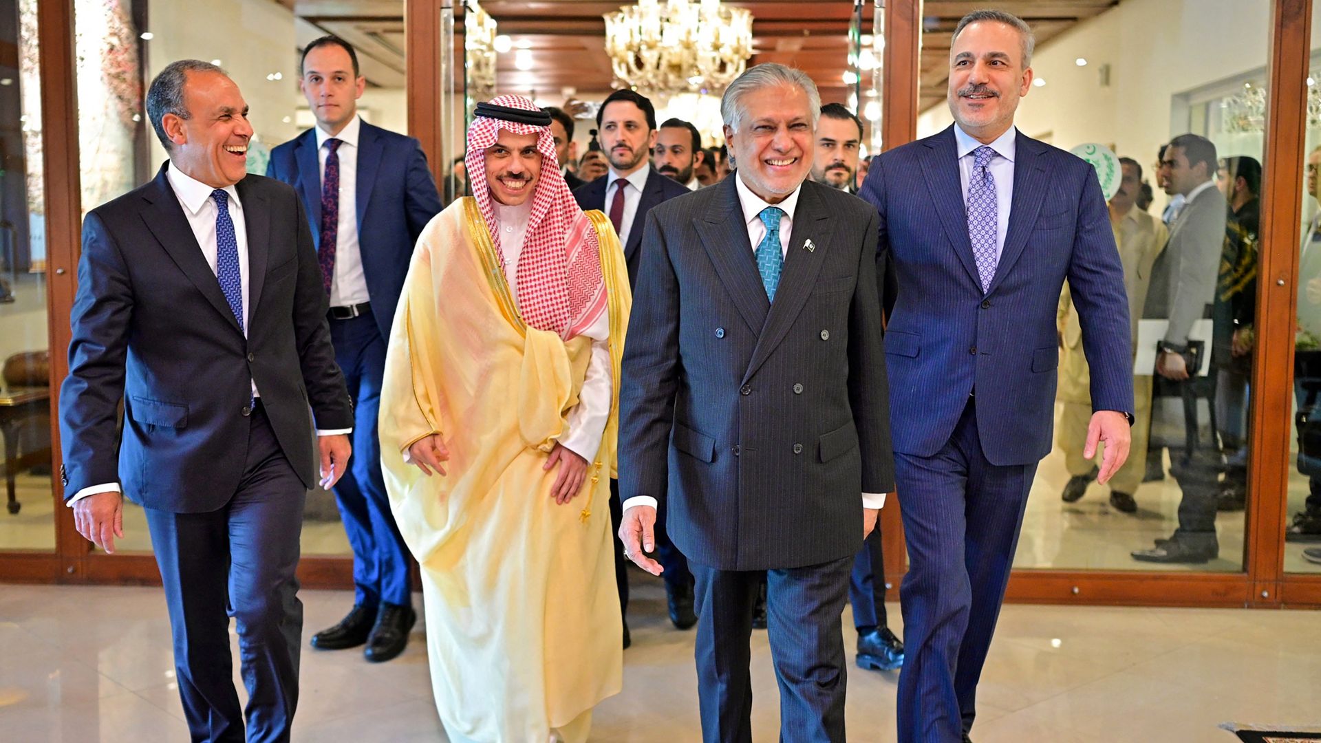 Israël gaat meer van Libanon bezetten • Pakistan: hier binnenkort gesprek tussen VS en Iran