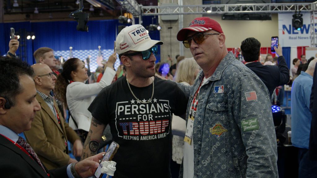 Trumps achterban verdeeld over oorlog: America First of Make Iran Great Again? Trumps achterban verdeeld over oorlog: America First of Make Iran Great Again?