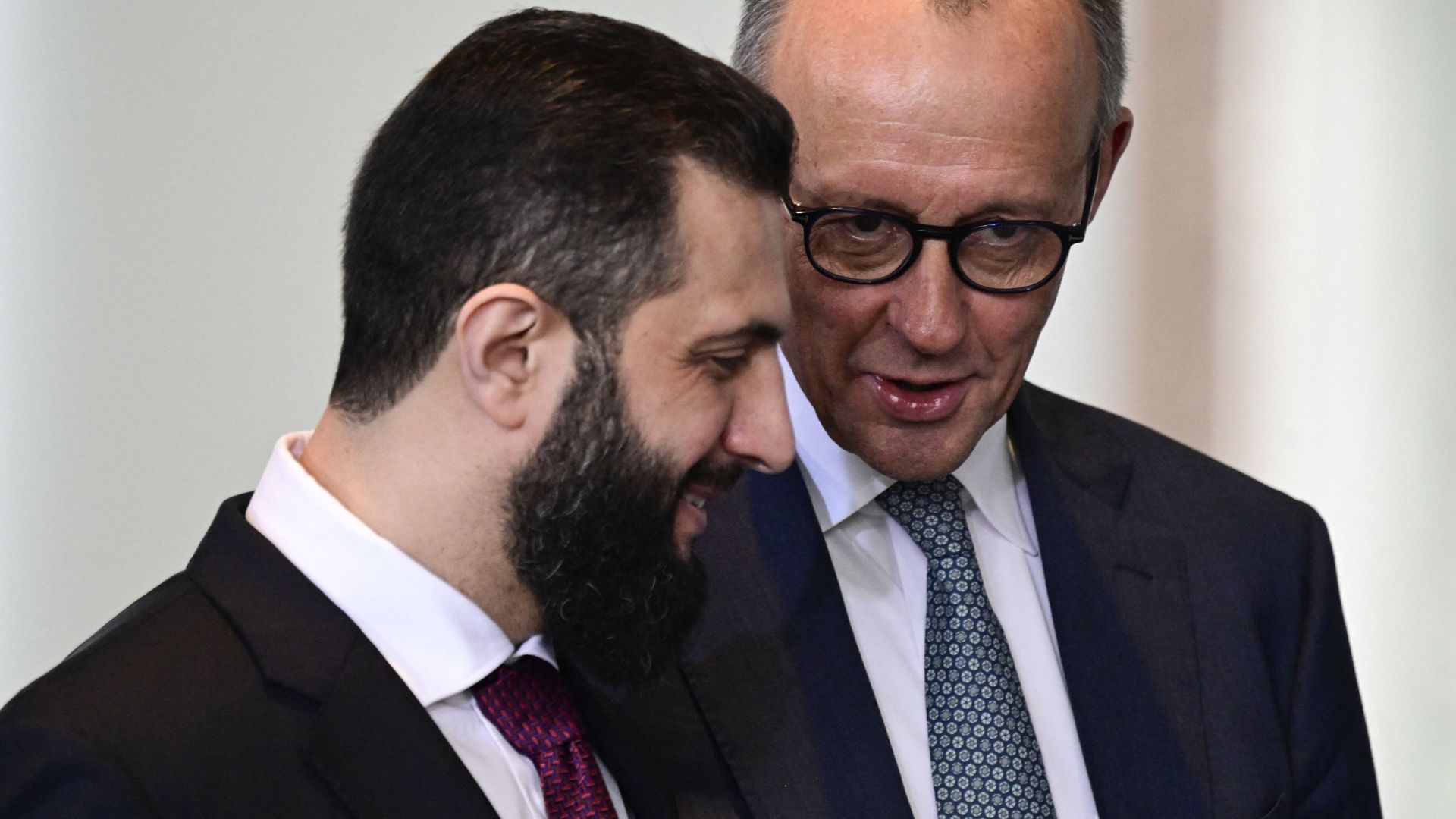 Merz bij bezoek Syrische president: '80 procent van Syriërs zal terugkeren'