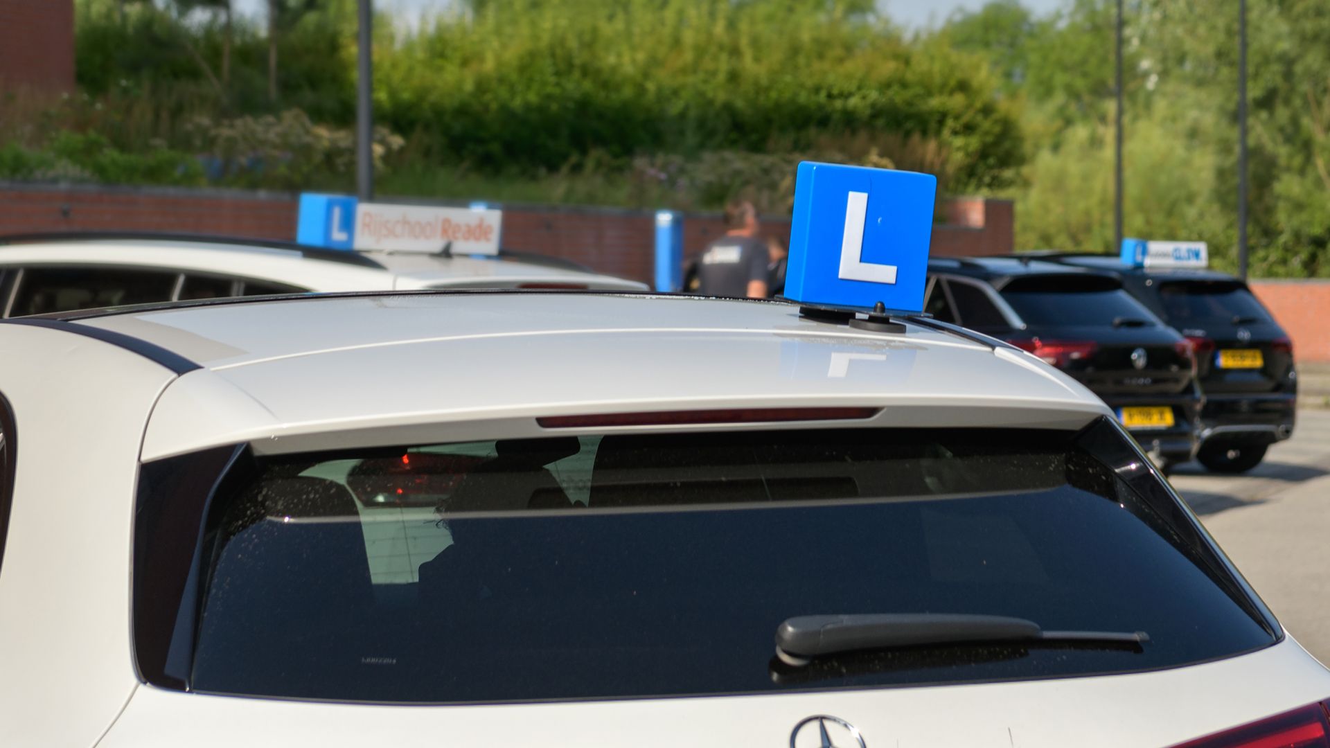 Bumperkleven en afsnijden: rijscholen ervaren meer agressie tegen lesauto's