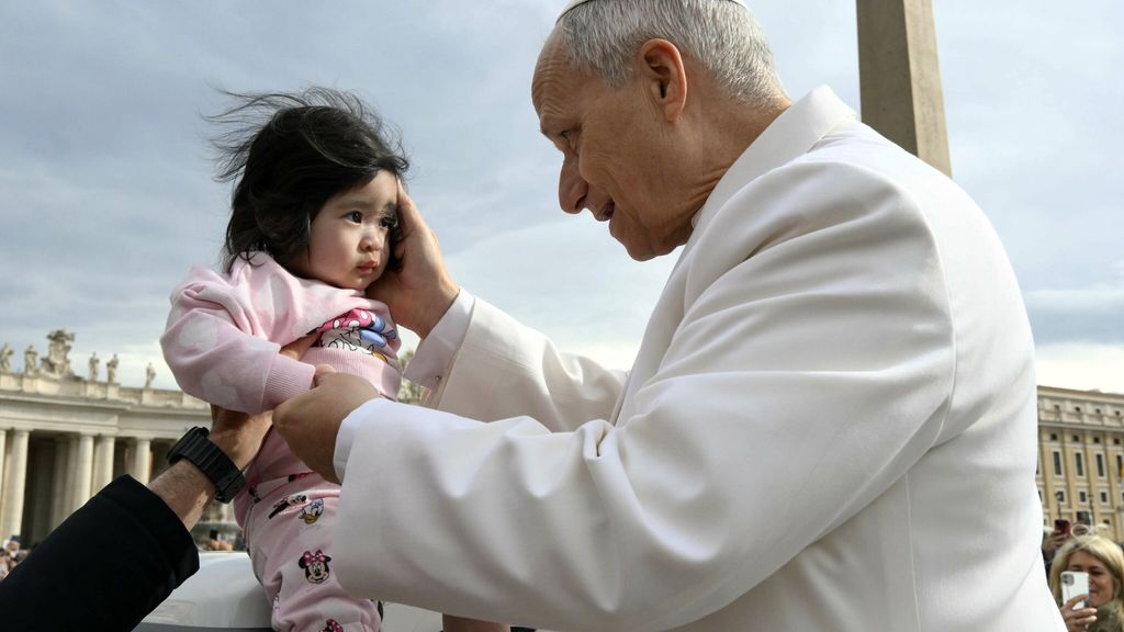Foto: Paus Leo XIV: traditioneler in stijl, maar qua inhoud verwant met Franciscus