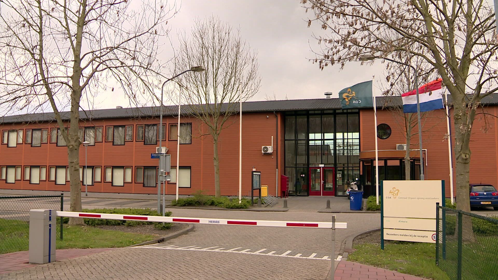 Ook extra noodopvangplekken voor asielzoekers in Almere en Leiden