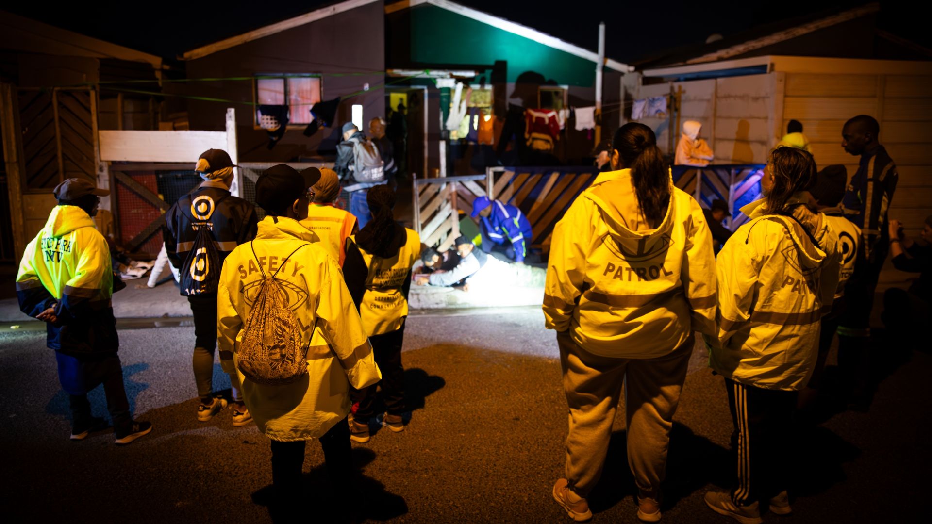Naast militairen ook moeders in actie tegen bendegeweld Kaapstad: 'Oprotten'