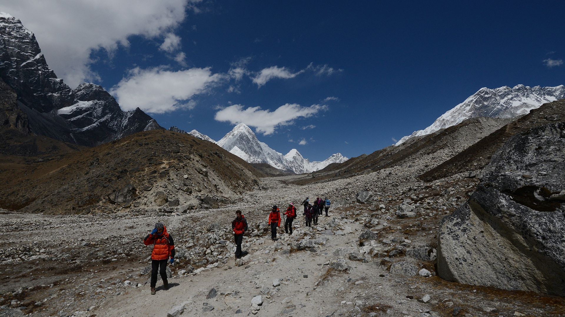 Himalaya-gidsen beschuldigd van vergiftigen klimmers voor nep-reddingen