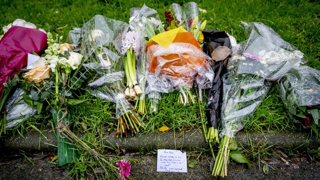 Foto: Nabestaanden slachtoffers IJsselmonde: 'Vader dood omdat jij naar stemmen luisterde'