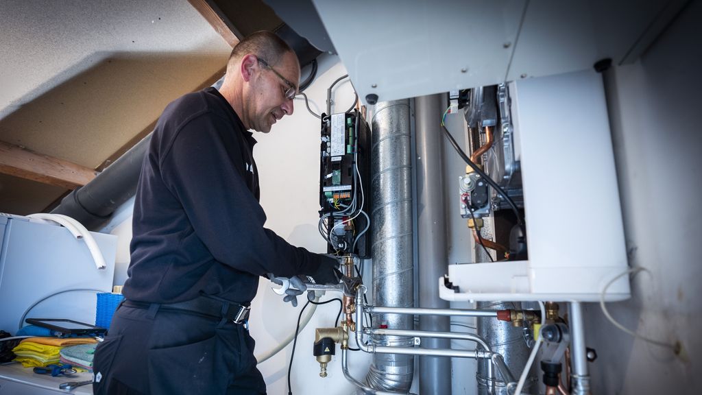 Foto: Warmtepompen weer in trek door gestegen gasprijzen: 'Mensen wakker geschud'