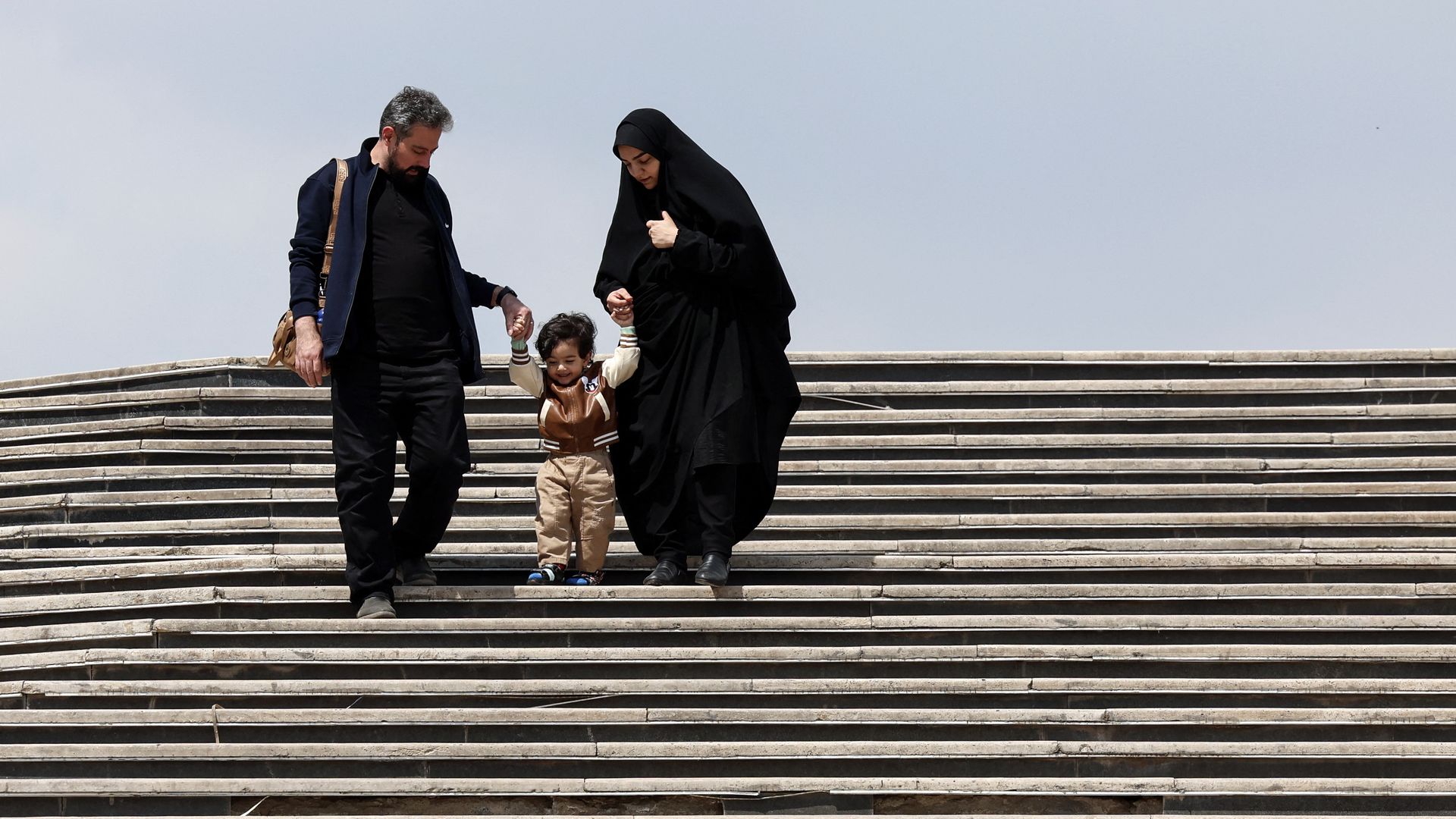 Vluchten of blijven in Iran: 'Iedereen is vertrokken, maar ik blijf'