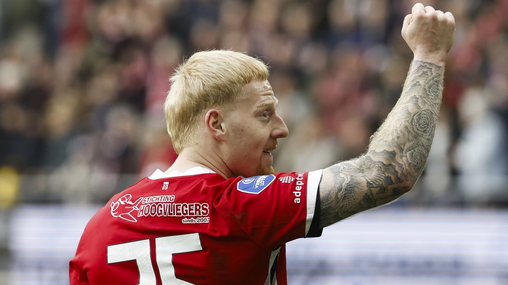 AZ heeft nog weinig te vrezen van Fortuna (2-0) • Chery 'gewoon' in basis van NEC