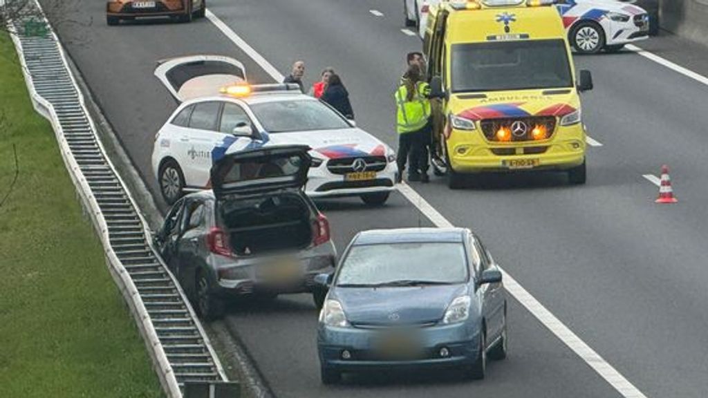 Foto: Spookrijder veroorzaakt ongeval met vier andere auto's bij Venlo