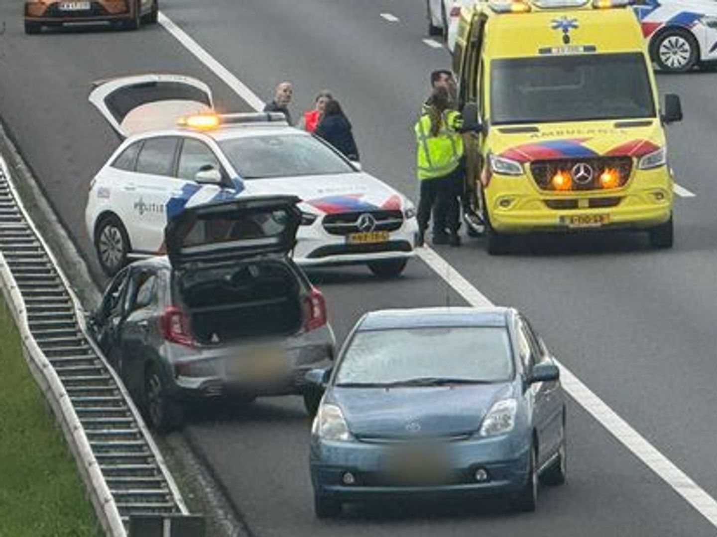 Spookrijder veroorzaakt ongeluk met vier andere auto's bij Venlo