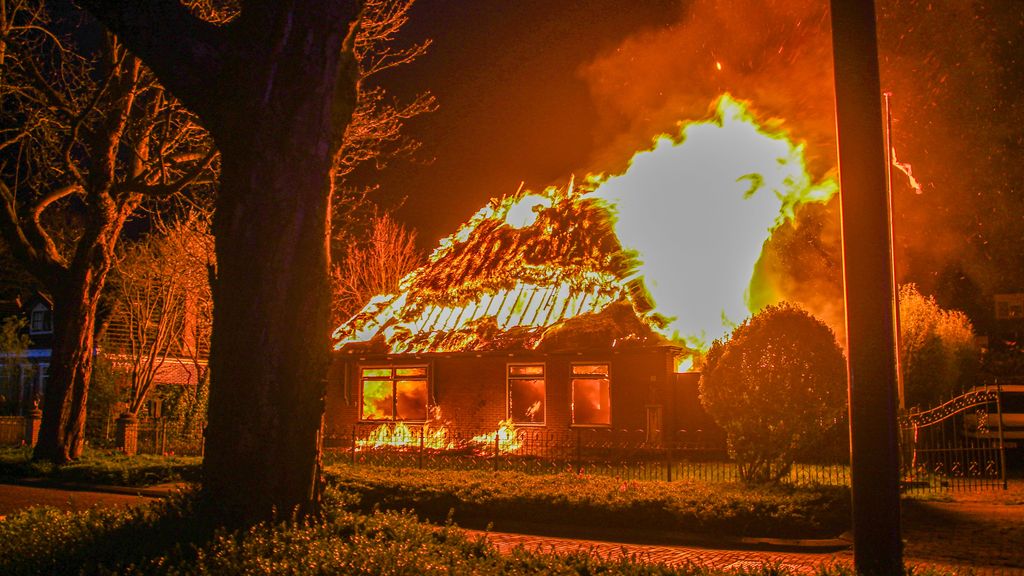 Woning in Heerhugowaard volledig uitgebrand, ‘gelukkig niemand thuis’ Woning in Heerhugowaard volledig uitgebrand, ‘gelukkig niemand thuis’