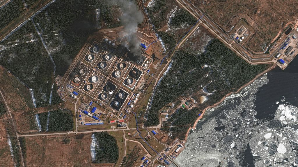 Foto: Brandstofreservoir en raffinaderij in Rusland geraakt bij Oekraïense aanvallen