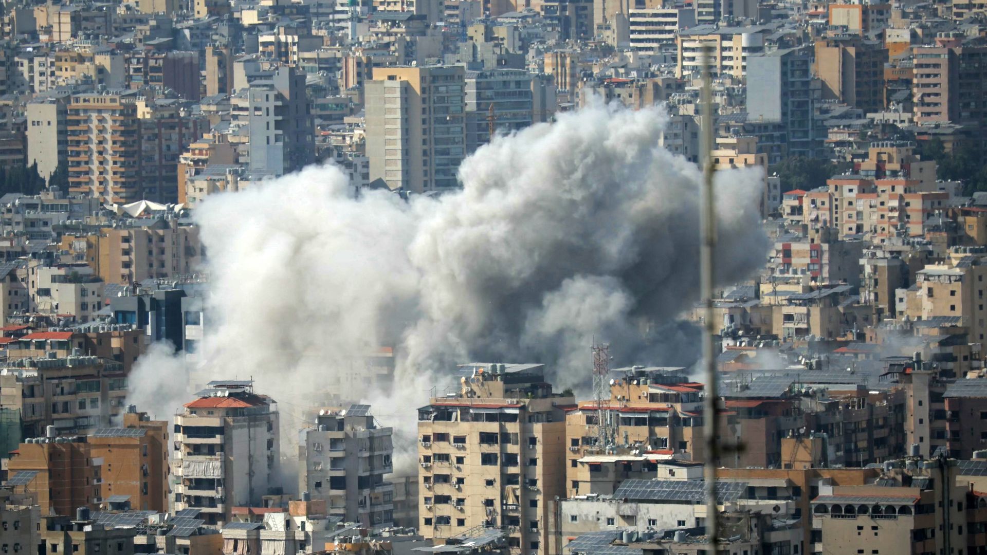 Trump dreigt Iran met aanvallen op infrastructuur • Vier doden in Beiroet