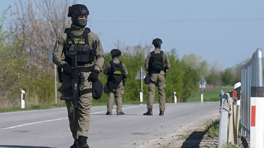 Foto: Tassen met explosieven gevonden bij gaspijplijn tussen Servië en Hongarije 