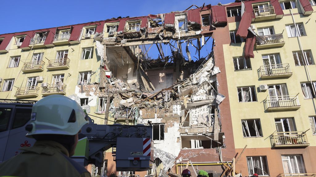 Foto: Doden en stroomuitval in Oekraïne, Rusland beweert dat mijn is aangevallen