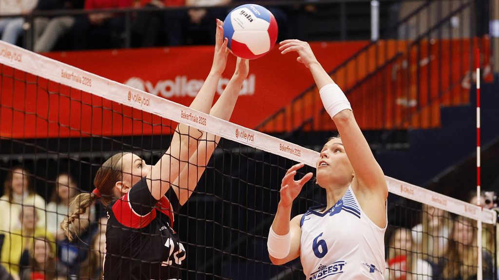 Volleybalbekerfinale tussen Sliedrecht en Apollo 8 in balans na twee sets (1-1)