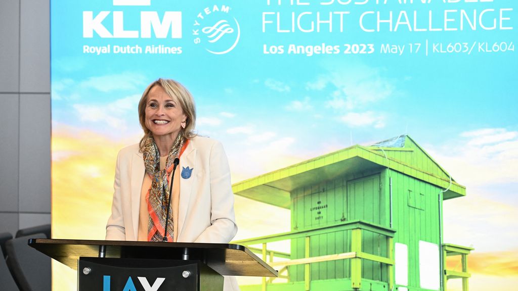 Foto: Minister Heinen maakt bezwaar tegen beloning KLM-topvrouw: 'Echt ongepast'