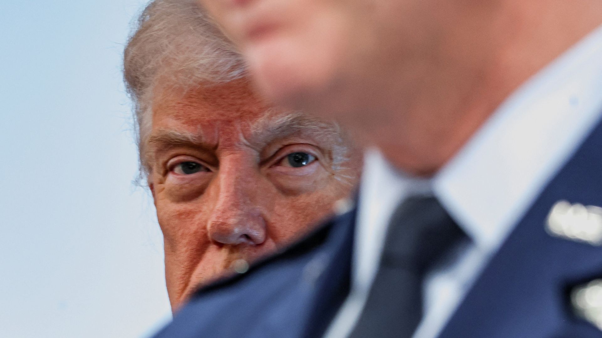 Trump voert zijn oorlogsretoriek op, 'terugtrekken is gezichtsverlies voor hem'