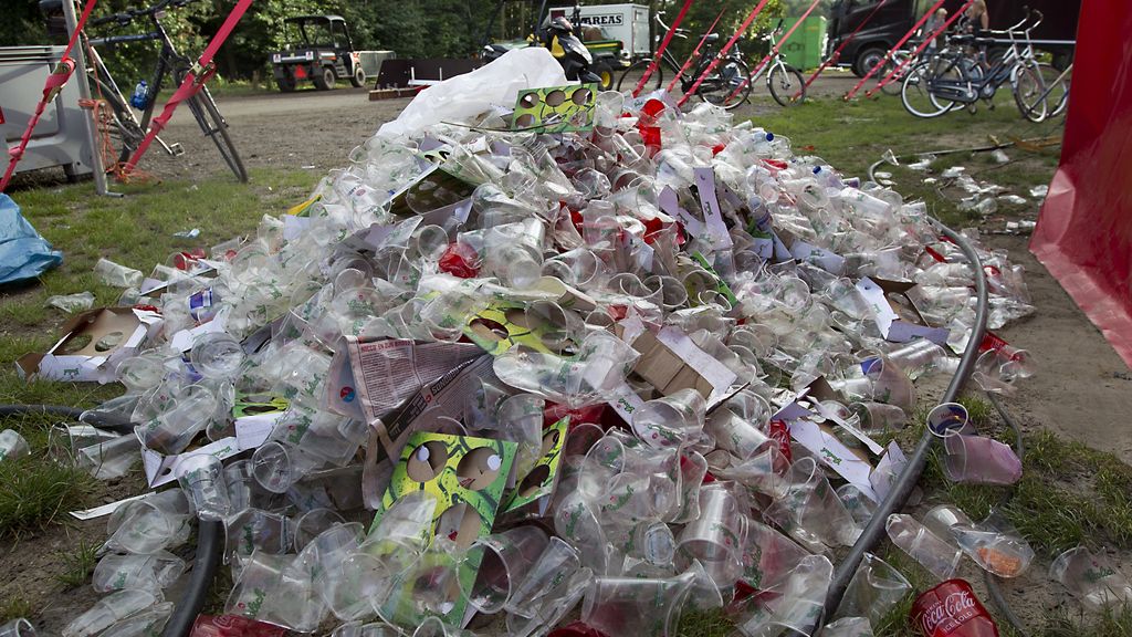 Foto: Nog volop plastic wegwerpbekers op festivals, ondanks verbod