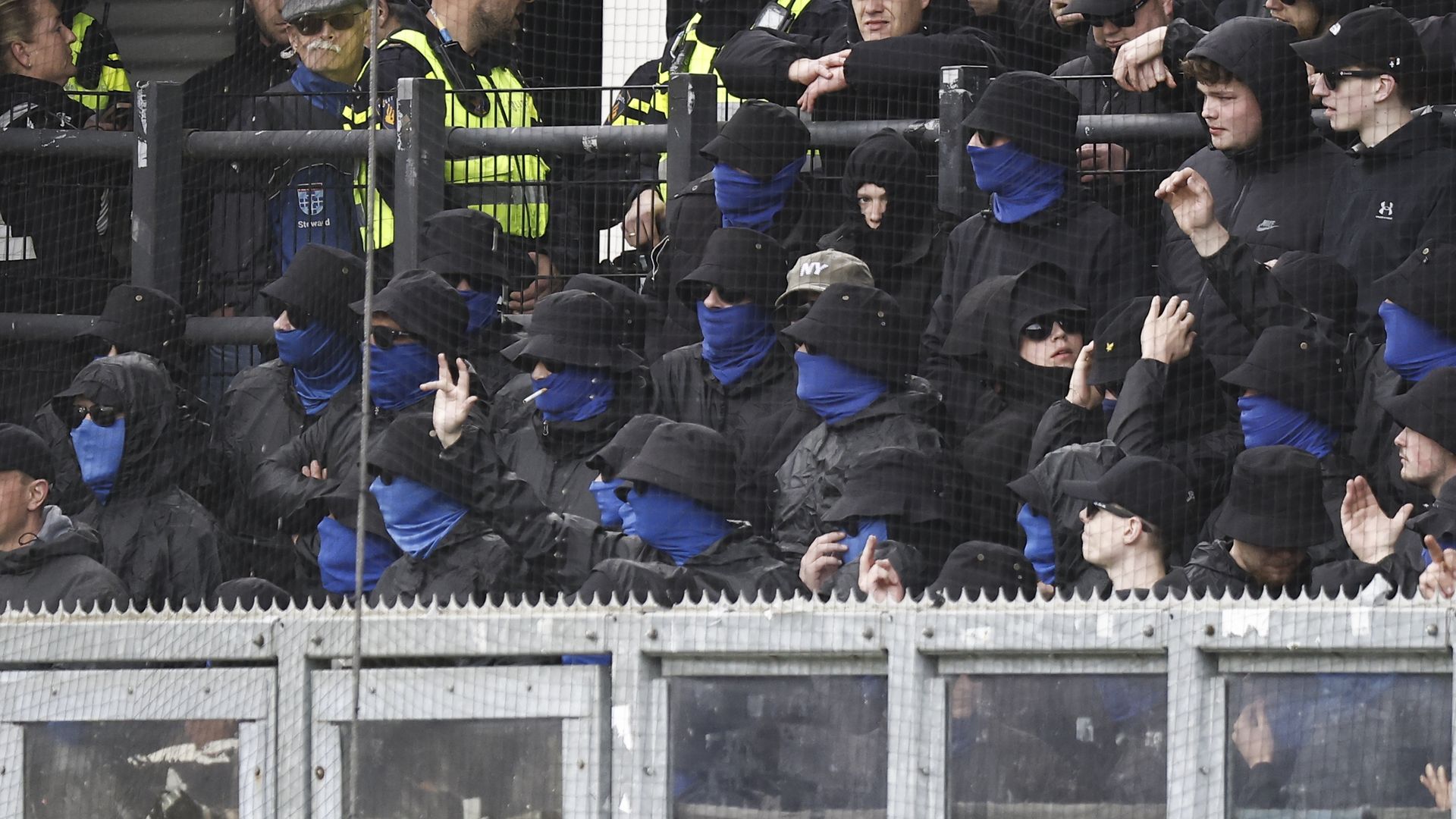 KNVB en PEC willen onherkenbare hooligans via eerdere beelden opsporen