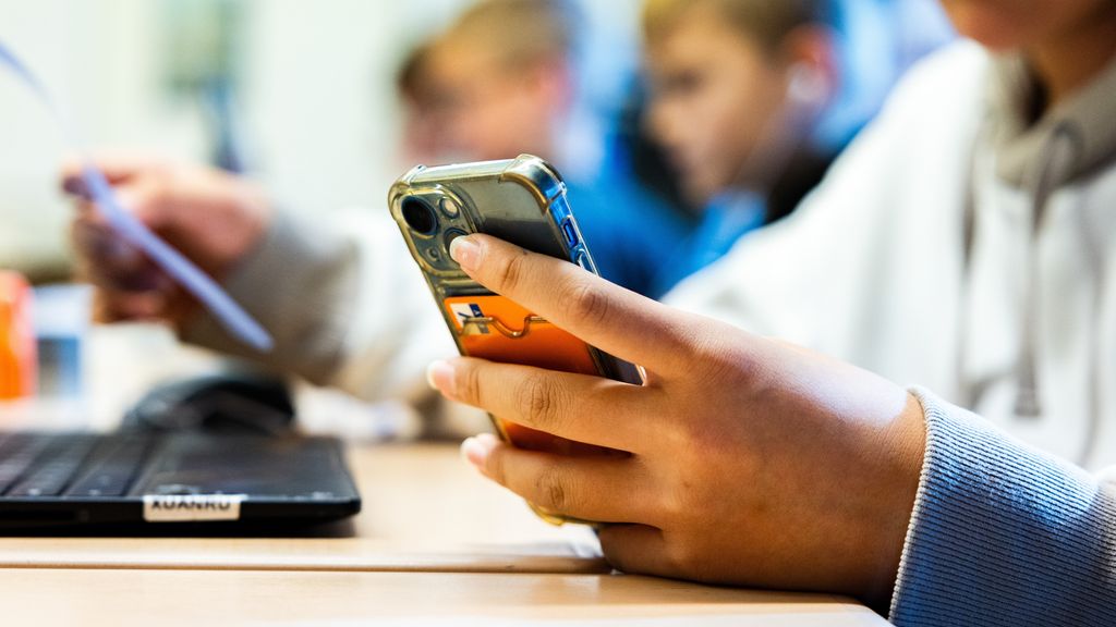 Foto: Ook Grieken overstag, regering wil verbod op sociale media voor kinderen